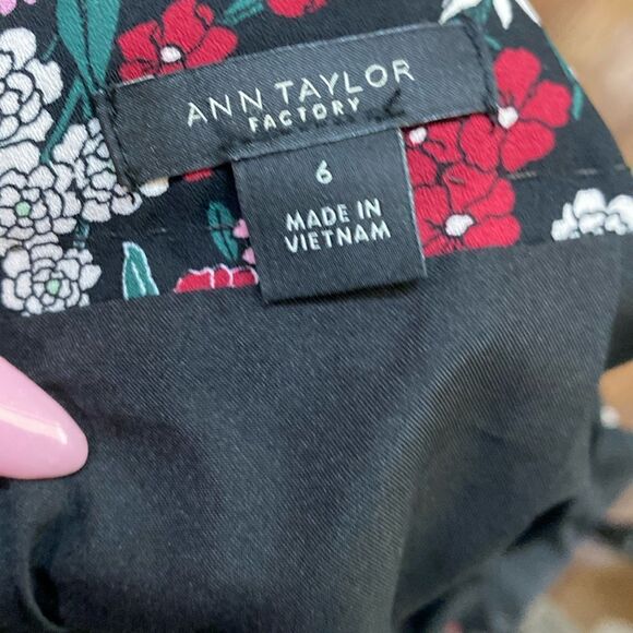 Ann Taylor Mini Floral Mini Skirt Ruffle Hem - Picture 4 of 10